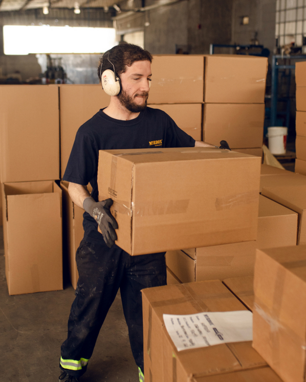 Cartón corrugado re-fabricado