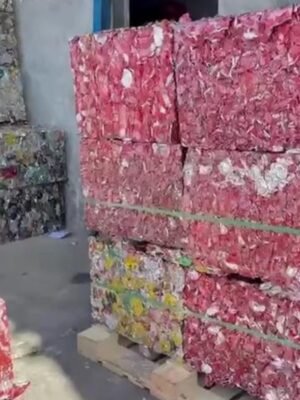 Lingotes, planchas o bloques de metales procesados