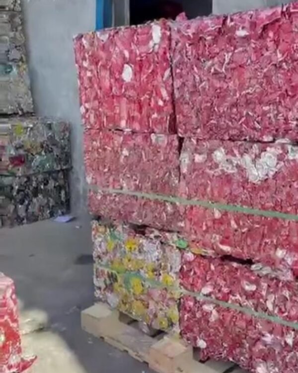 Lingotes, planchas o bloques de metales procesados