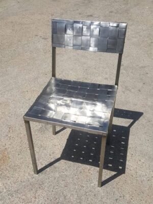 Objetos realizados a partir de acero inoxidable reciclado