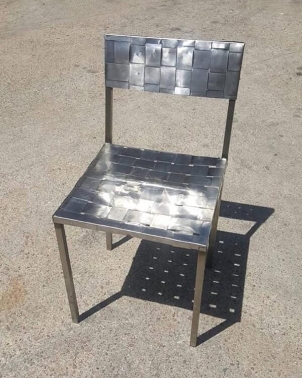 Objetos realizados a partir de acero inoxidable reciclado